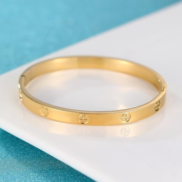 Lightweight 18K Gold Plated Bracelet with Hidden Clasp - Everyday Elegance - Picture 4 of 7